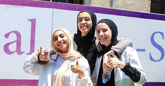 بعد الخروج من امتحان العربي.. الطلاب: القراءة والنصوص سهلين والنحو محتاج تركيز