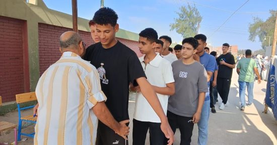 تفتيش الطلاب قبل دخولهم لجان الثانوية العامة فى محافظة الإسماعيلية.. فيديو