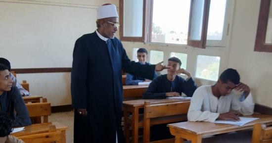 قيادات منطقة الأقصر الأزهرية يتفقدون لجان امتحانات الثانوية الأزهرية لمادة الصرف