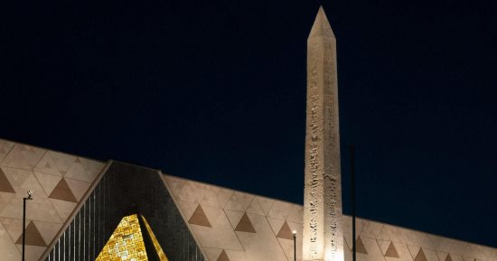 عرض احتفالية المتحف المصرى الكبير على شاشات عملاقة بـ14 موقعا فى أسوان