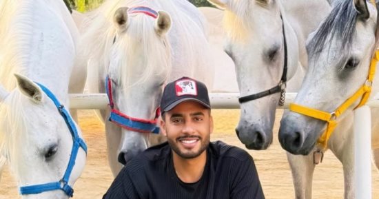 عصام السقا وسط الخيول العربية معلقا: سبحان من خلق