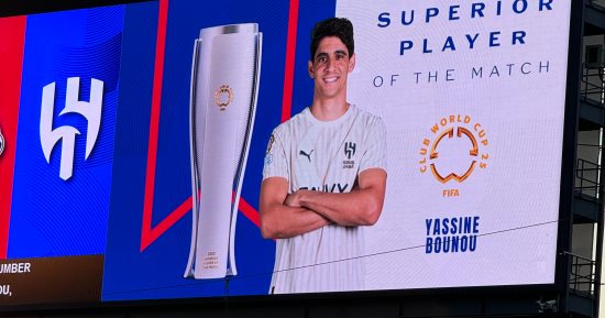 ياسين بونو يتوج بجائزة أفضل لاعب فى مواجهة سالزبورج ضد الهلال