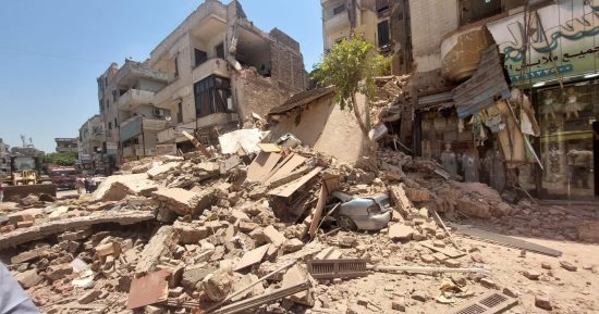 انهيار جزئى بمنزل مجاور لعقار شبرا المنهار وقرار بإخلائه.. صور
