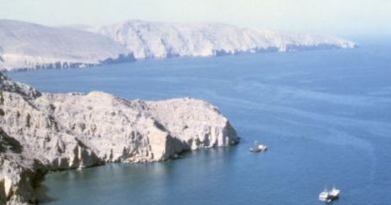 بلومبيرج: حصار مضيق هرمز يغلق شريان الطاقة العالمى أمام الشحن الدولى