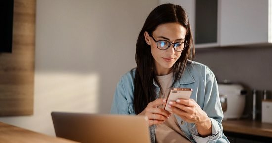 4 أسباب تجعل الشباب يفضلون الرسائل النصية عن المكالمات الهاتفية