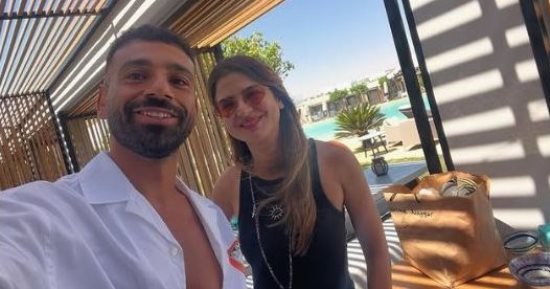 كارين فهمي تشعل مواقع التواصل بعد صورتها مع محمد صلاح.. 10 معلومات عن "ترند الساحل"
