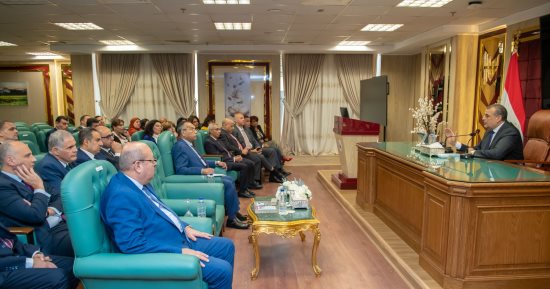 وزير الإنتاج الحربى يلتقى رؤساء البعثات الدبلوماسية والقنصلية المصرية بالخارج