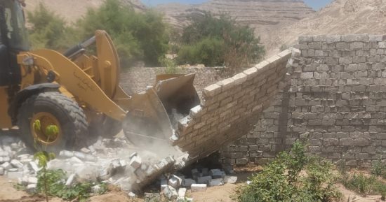 إزالة حالات تعدٍ على الأراضى الزراعية بقرى الفشن جنوب بنى سويف