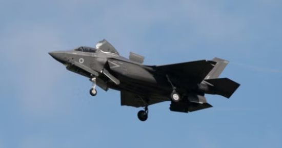 المملكة المتحدة تشترى 12 طائرة مقاتلة جديدة من طراز F-35 لحمل رؤوس نووية