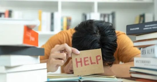 ابن خالتك أحسن منك.. 6 جمل اوعى تقولها لابنك أيام امتحانات الثانوية العامة