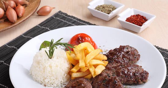 طريقة عمل كفتة الأرز على الطريقة التقليدية.. لو بتدورى على أكلة سريعة