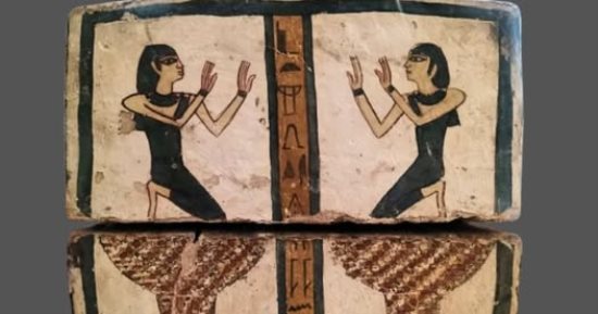 مقتنيات المتحف المصرى بالتحرير.. نقوش تابوت الملك كامس