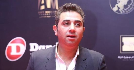 المنتج أحمد عبد العاطى عن ارتفاع أسعار عناصر الإنتاج الدرامى: تكلفة التصوير بشوارع بلدنا أمر صعب ومبالغ فى تقديره.. ندفع حوالى 10 ملايين جنيه للتصاريح فقط ووجبات البريك 12 مليونا.. ولابد من قوانين تحمى الصناعة