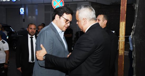 وزير الثقافة ولبلبة وخالد جلال والبلشى فى عزاء محمد عبد المنعم
