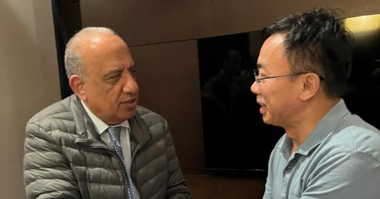 وزير الكهرباء يبحث مع شركة سانجرو الصينية انشاء مصنع لبطاريات الخزين  