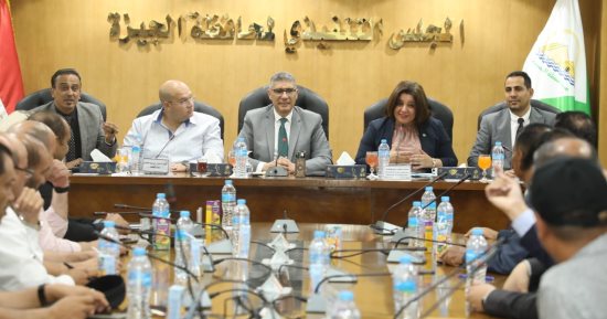 محافظ الجيزة يلتقى وفدًا يمنيًا للاطلاع على التجربة المصرية الاقتصادية