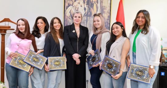 جامعة القاهرة تحتفي بتكريم طالبات قسم الأسباني بكلية الآداب من هيئة النيابة الإدارية 