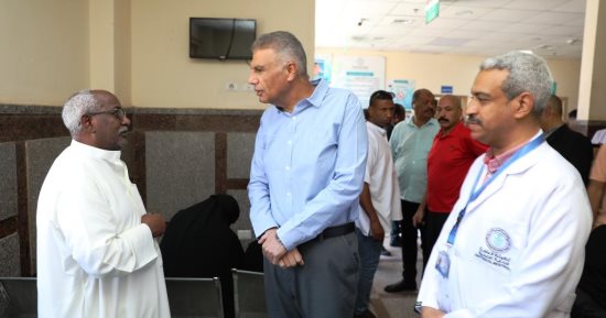 محافظ أسوان يتفقد منظومة العمل بالمستشفى التخصصى العام فى الصداقة