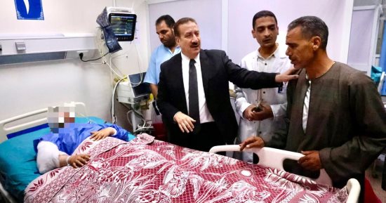 محافظ المنوفية يزور مصابي حادث الإقليمي بمستشفى الجراحات بشبين الكوم 