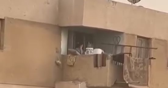 التحفظ على زوجين ضربا طفلهما لسرقته هاتف شقيقه وشراء سجائر بالشرقية