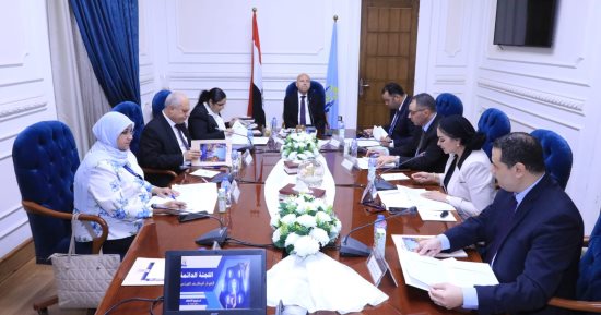 محافظ القاهرة يجرى مقابلات للمتقدمين لشغل وظائف مدير عام الإدارة العامة للفتاوى