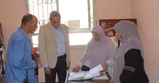 محافظ الغربية يتابع الخدمات بقرية دفرة ويتفقد المنشآت الخدمية وسط المواطنين