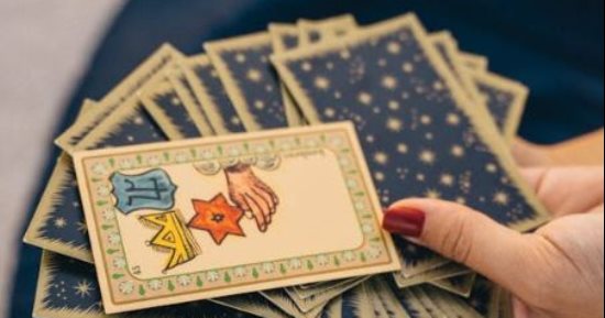 4 أبراج كاريزما وكلامهم قليل.. برج العذراء يراقب أكثر مما يتكلم