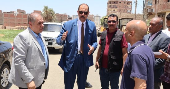 محافظ سوهاج يتفقد رصف طريق "الشوش- بلصفورة- المنشاة" بتكلفة 15 مليون جنيه