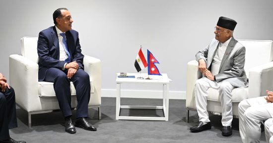 رئيس الوزراء يلتقي رئيس وزراء نيبال