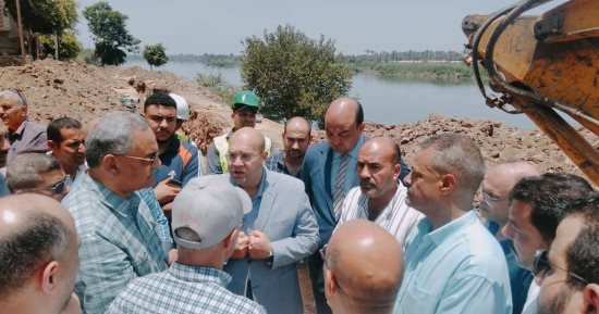 نائب محافظ الجيزة يلتقى أهالى الأخصاص.. ويؤكد: مراجعة شبكات المياه 