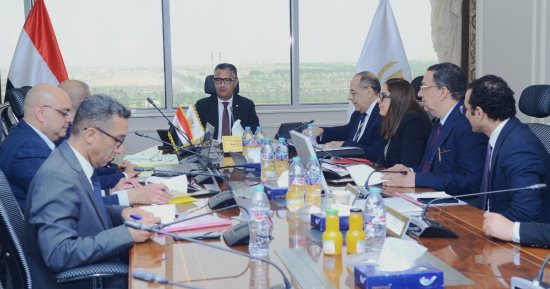 وزير التموين يتابع موقف توافر السلع بالمنافذ ومخازن الشركات