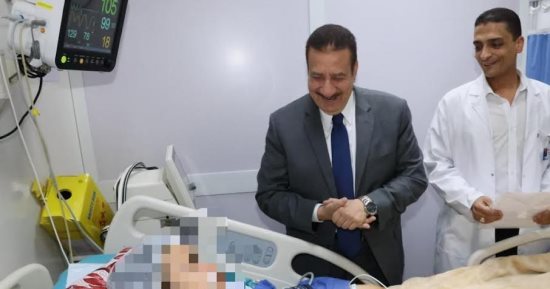 محافظ المنوفية يزور مصابى حادث الطريق الإقليمى بمستشفى الجراحات المتخصصة