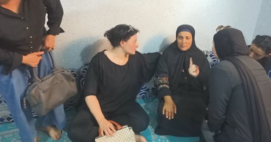 وفد من نقابة الصحفيين يقدم التعازى لأسر ضحايا حادث الطريق الإقليمى بالمنوفية.. فيديو