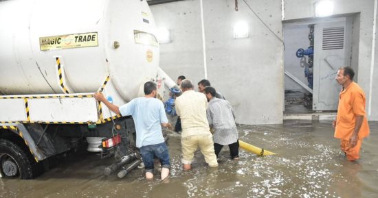 محافظ الشرقية يشرف على سحب تجمعات مياه الأمطار بنفق عرابى وشوارع الزقازيق