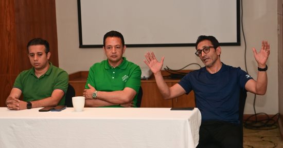 بحضور مؤمن زكريا.. رئيس الاتحاد السكندرى يدعم فريق الكرة فى معسكر الإعداد "صور"