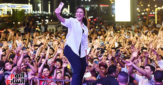 رحمة محسن وحمو بيكا يشعلان احتفالات 30 يونيو بمدينة 6 أكتوبر