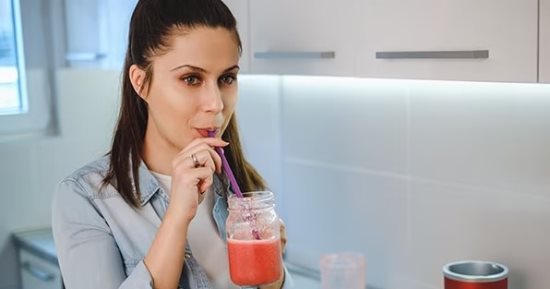 4 مشروبات طبيعية أفضل من البوتوكس.. جربيها بنفسك