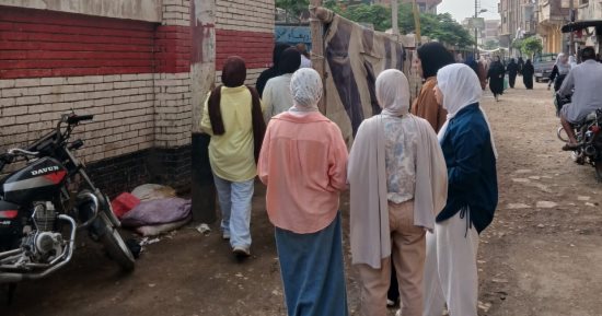 إزالة سوق قرية محلة زياد أمام لجنة للثانوية العامة لتوفير الهدوء للطلاب بالغربية