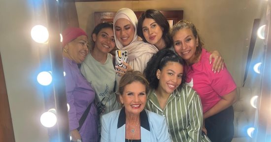 يسرا وياسمين رئيس ودرة ودنيا سامى فى كواليس فيلم الست لما.. صور