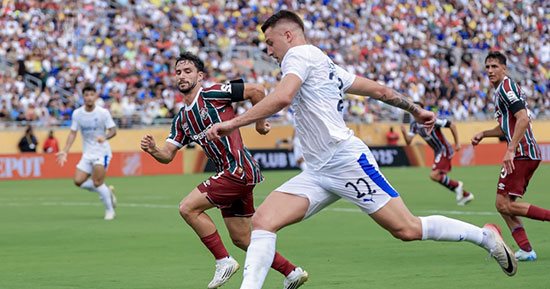 إنزاجى يفاضل بين نونيز وإيزاك لتعويض ميتروفيتش فى الهلال