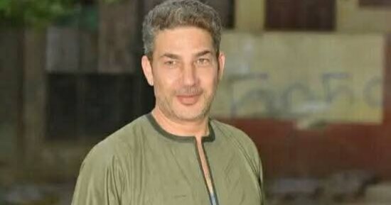 لحظة خروج جثمان أحد ضحايا حادث الطريق الإقليمى من مستشفى الباجور.. مباشر