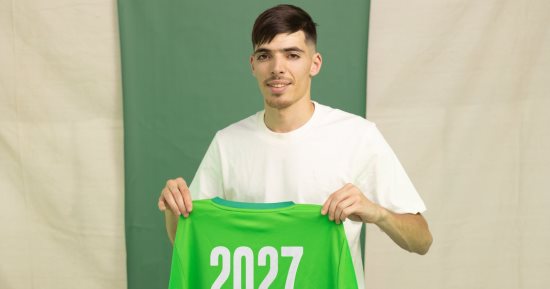 دغموم يعيد وصف "لاعب المصري" إلى حسابه على إنستجرام بعد تجديد التعاقد