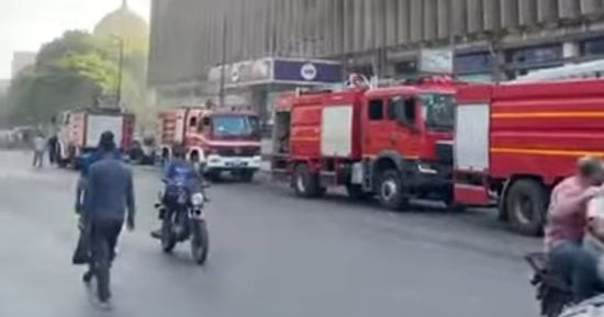 قيادات الشركة المصرية للاتصالات في موقع حريق سنترال رمسيس لمتابعة الحادث