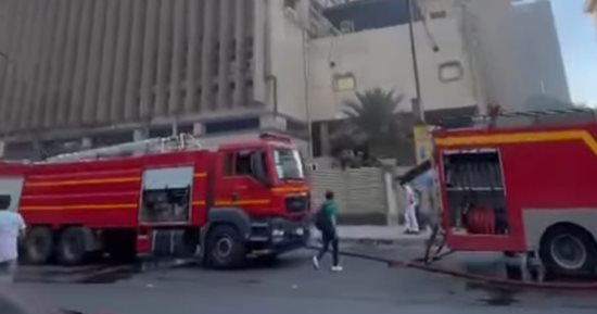 كثافات مرورية ناتجة عن حريق سنترال رمسيس بوسط المدينة