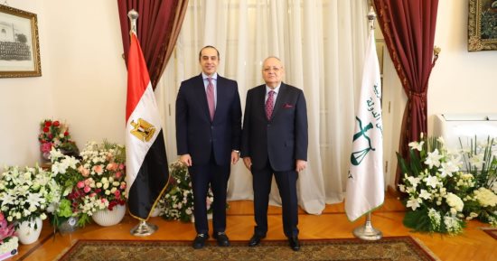 رئيس مجلس الدولة يستقبل وزير الشئون النيابية والقانونية لتقديم التهنئة