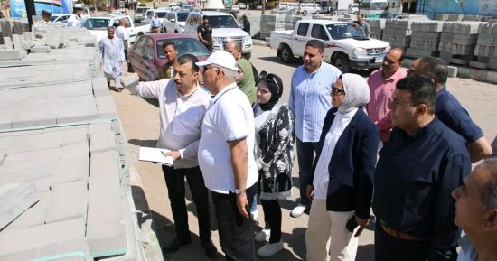 محافظ الوادى الجديد يتابع رفع كفاءة الطرق وتركيب الإنترلوك بأحياء الخارجة