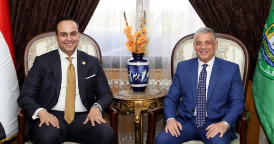 محافظ الإسماعيلية يلتقى رئيس الرعاية الصحية ويؤكد ريادة المحافظة فى الخدمات