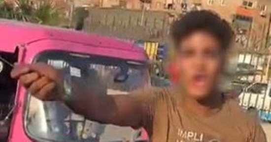 ضبط سائق توك توك هدد مواطنا بضربه بمفك.. فيديو