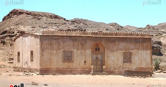 جبال لا تنام ووديان لا تهدأ.. مدينة أبو زنيمة كنز المعادن والأحجار الكريمة 