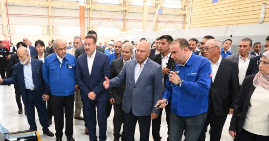 كامل الوزير يفتتح مصنعا ويضع حجر أساس آخر لإنتاج ثلاجات وديب فريزر